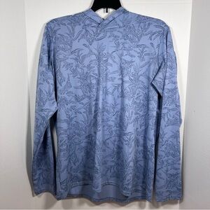 Patagonia Women’s Large lightweight sun hoodie blue plant pattern